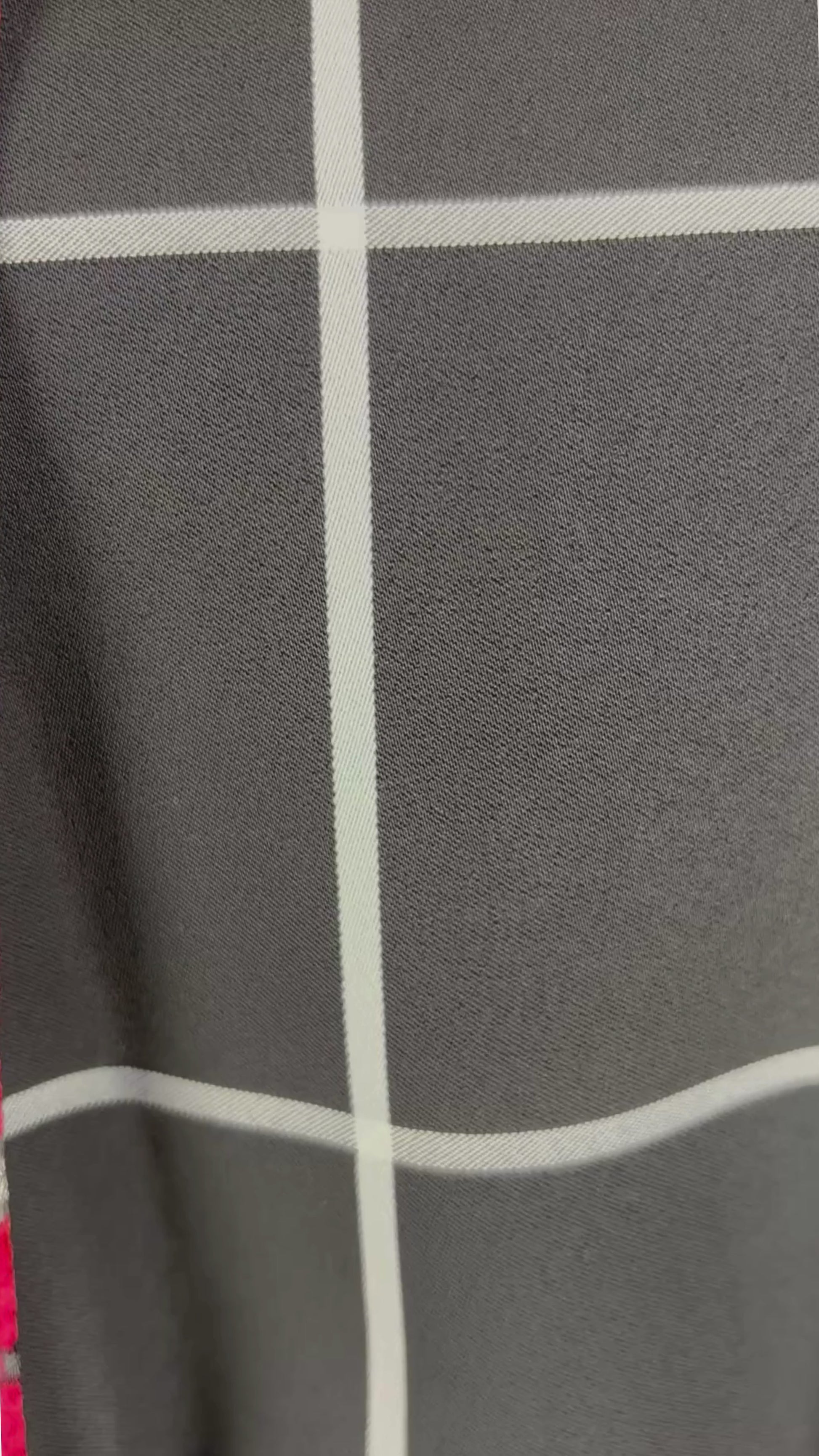 Robe noire droite noire et blanche à carreaux InWear, taille xs. Vue de la vidéo qui présente tous les détails de la robe.