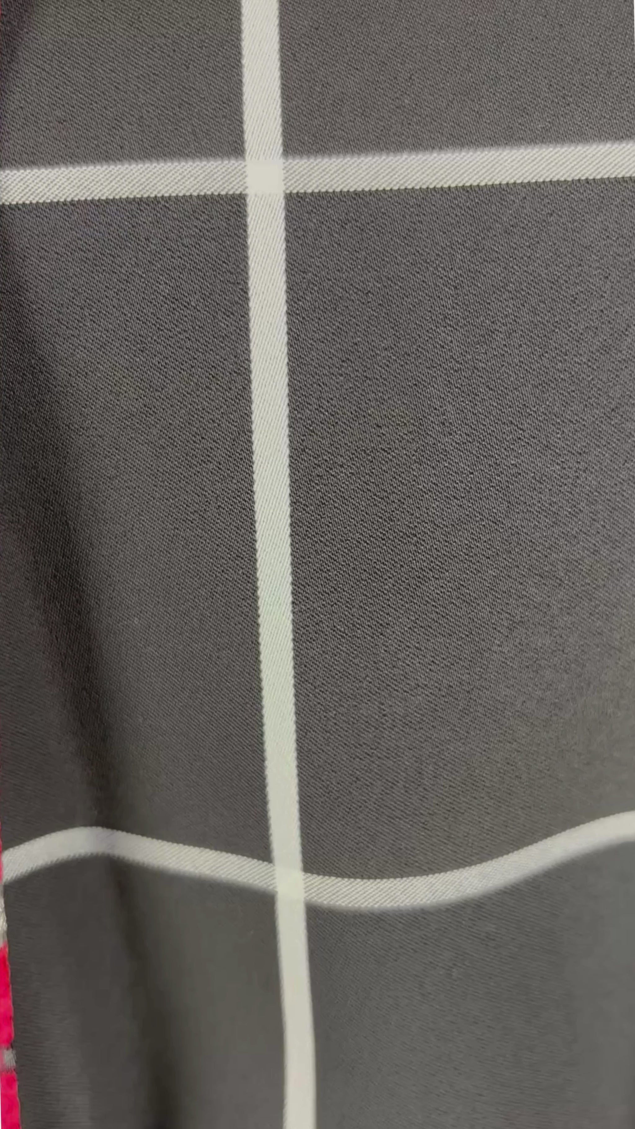 Robe noire droite noire et blanche à carreaux InWear, taille xs. Vue de la vidéo qui présente tous les détails de la robe.