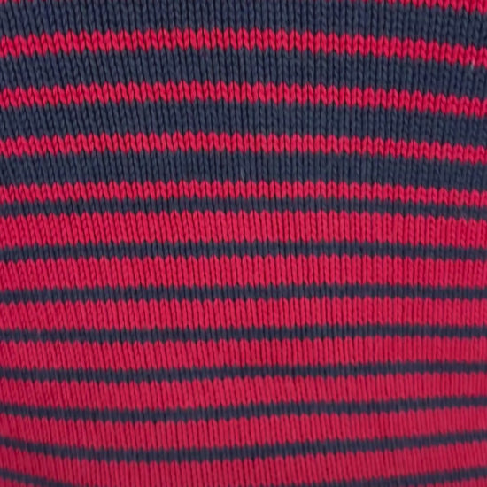 Chandail en tricot de coton à rayures marine, rouge cerise et blanc crème Liz Claiborne, taille medium (petite pour femmes de petite taille). Vue de la vidéo .