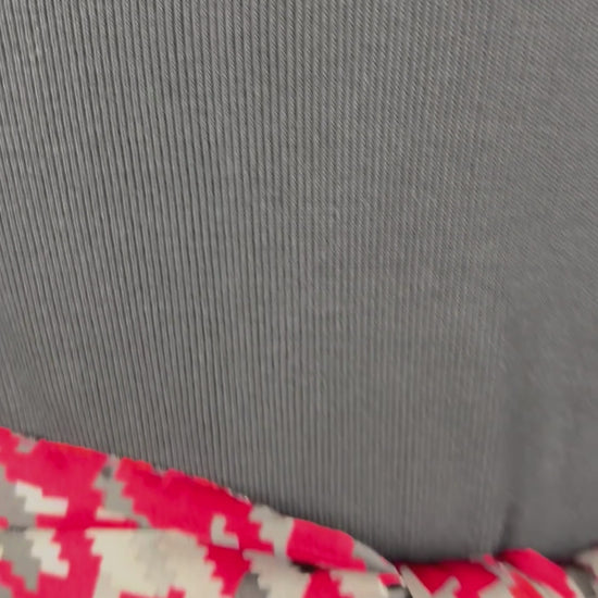 Robe midi finement côtelée bleu-noir Pillar, taille 4 (xs/s). Vue de la vidéo qui présente tous les détails de la robe.