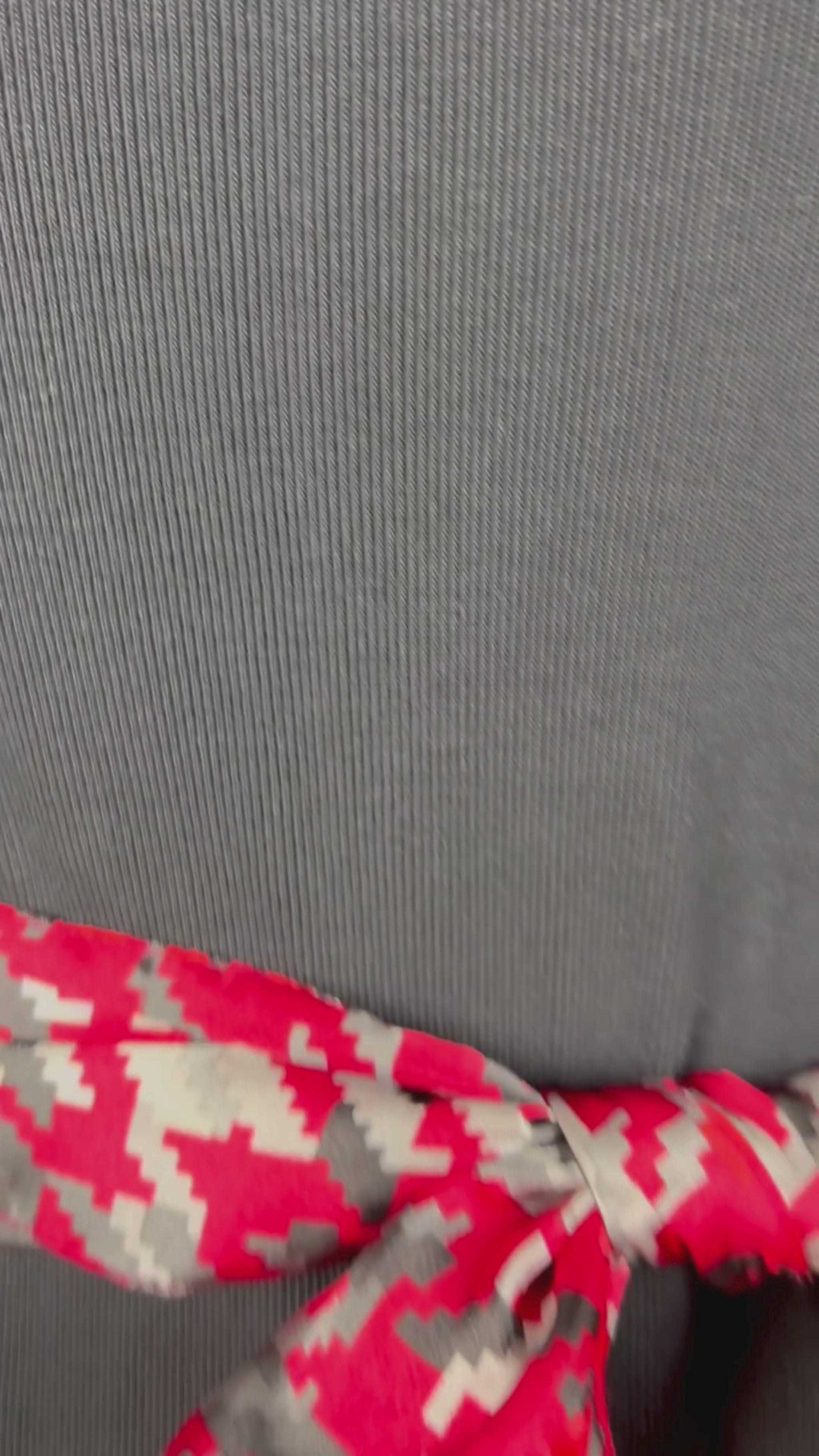 Robe midi finement côtelée bleu-noir Pillar, taille 4 (xs/s). Vue de la vidéo qui présente tous les détails de la robe.
