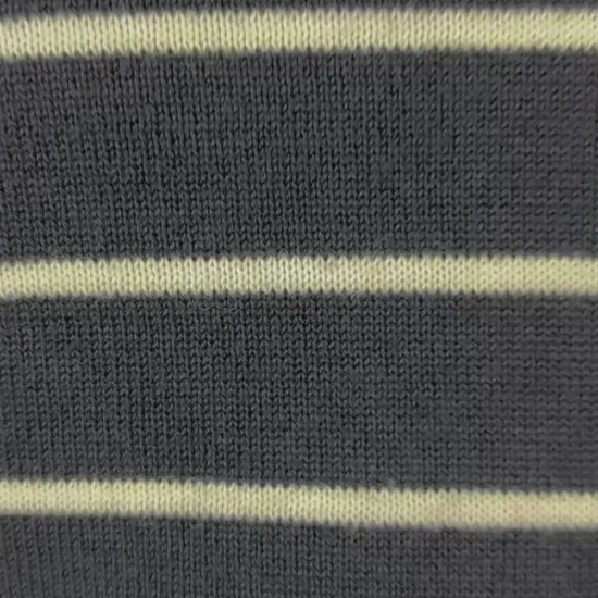 Chandail tricot fin à capuchon et rayures Tommy Hilfiger, taille small (xs). Vue de la vidéo qui présente tous les détails du chandail.