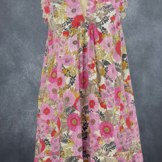 Robe longue ample fleurie en coton avec poches, fabriquée en Italie, Chepè, taille medium. Vue de la vidéo qui présente tous les détails de la robe.