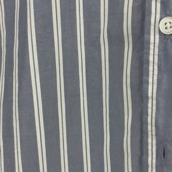 Chemisier en coton à rayures blanches Banana Republic, taille xl. Vue de la vidéo qui présente tous les détails du chemisier.