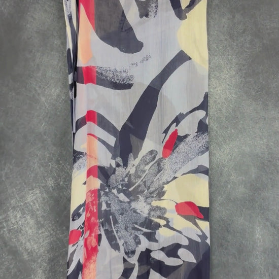 Foulard à motifs floraux abstraits rectangle long Sandwich. Vue de la vidéo qui présente tous les détails du foulard.