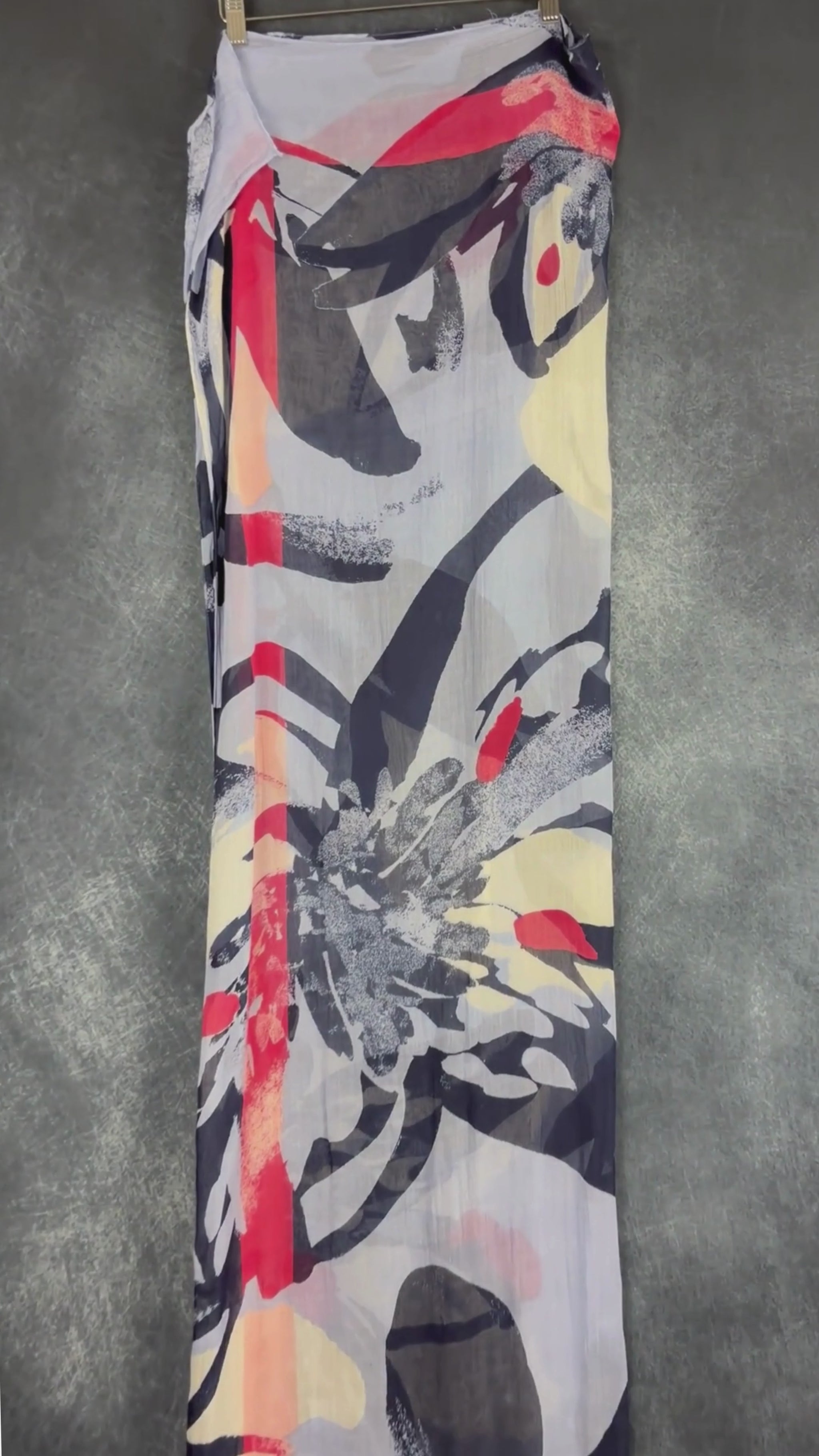 Foulard à motifs floraux abstraits rectangle long Sandwich. Vue de la vidéo qui présente tous les détails du foulard.