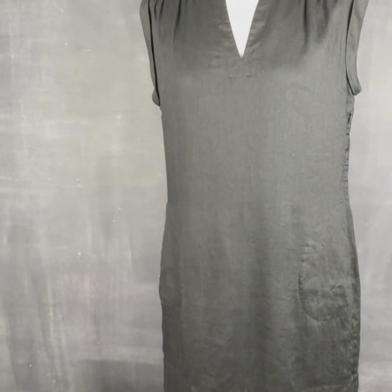Robe noire en lin Theory, taille 10. Vue de  la vidéo qui présente tous les détails de la robe.