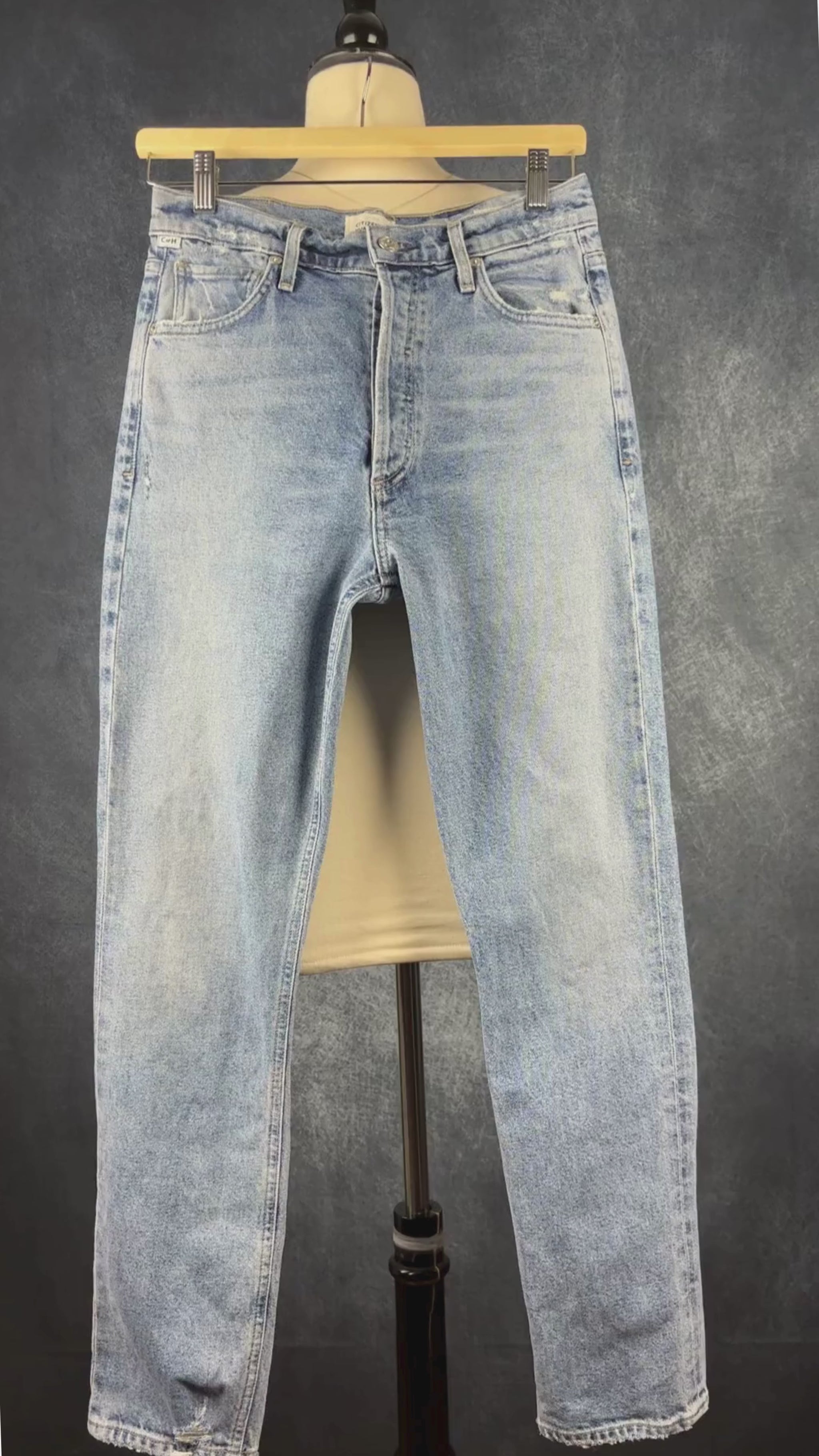 Jeans modèle Charlotte Citizens of Humanity, taille 26. Vue de la vidéo qui présente tous les détails du jeans.