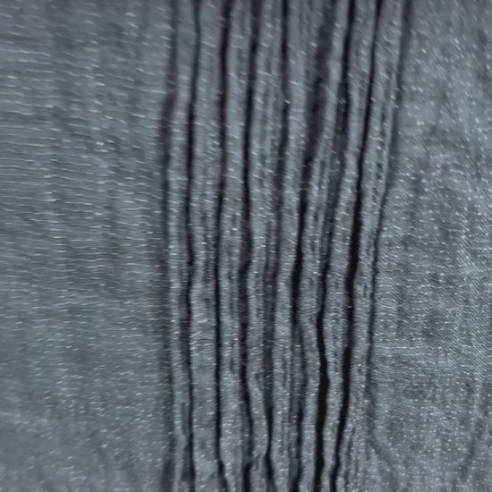 Robe noire effet froissé scintillante Luisa Cerano, taille 6. Vue de la vidéo qui présente tous les détails de la robe.