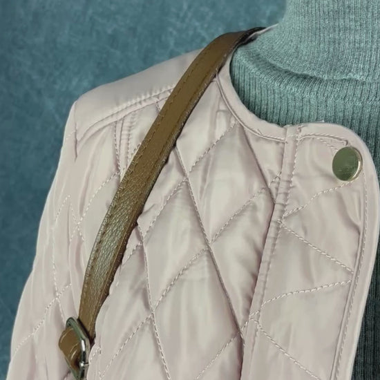 Chandail à col roulé en laine mérinos gris chiné Set, taille 8 qui correspond à xs/s. Vue de la vidéo qui présente tous les détails du chandail.