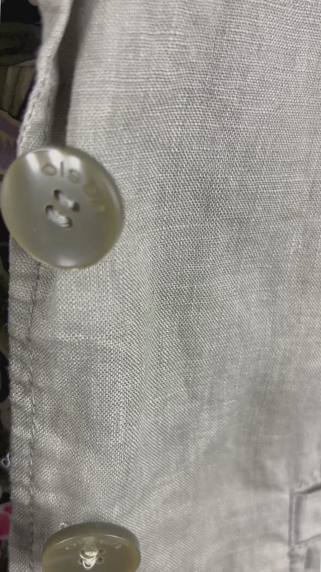 Blazer en lin décontracté olive Olsen, taille 10 (m). Vue de la vidéo qui présente tous les détails de la robe.