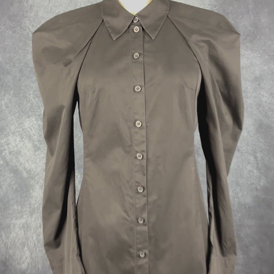 Robe chemisier noire en popeline de coton avec épaules structurées Cos, taille 4. Vue de la vidéo qui présente tous les détails de la robe.
