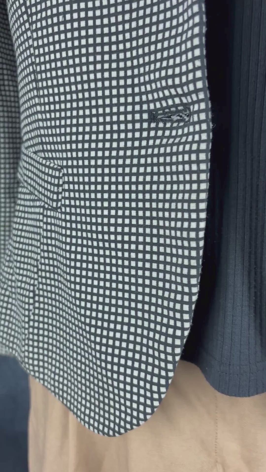 Blazer décontracté chic à petits carrés noirs et crème Imperial, taille xl qui fait plus medium/large. Vue de la vidéo qui présente tous les détails du blazer.