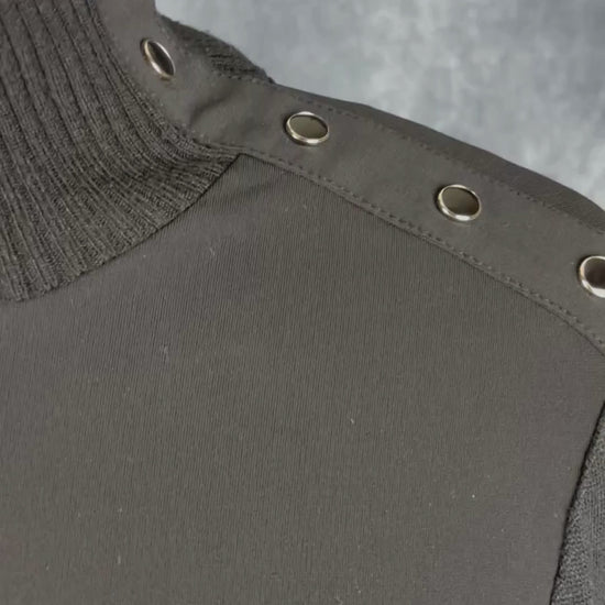 Chandail noir bi-matière à col montant I by Iris Setlakwe, taille small. Vue de la vidéo qui présente tous les détails du chandail.