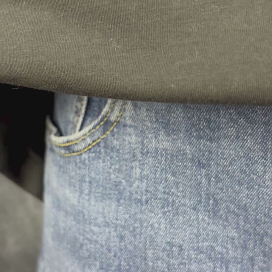 Camisole noire dos nageur et encolure ronde Oraki, taille 2X. Vue de la vidéo qui présente tous les détails de la camisole.