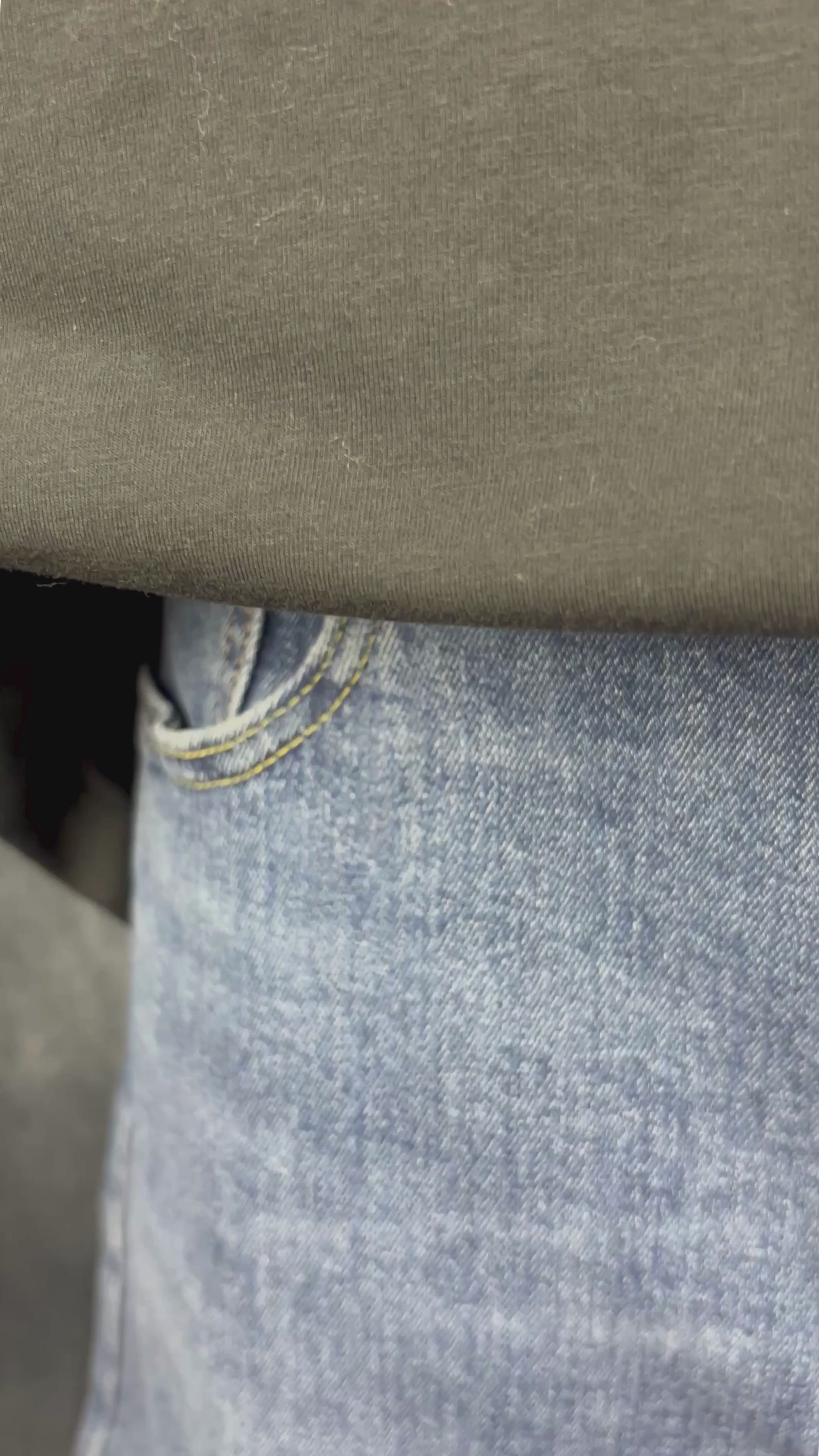 Camisole noire dos nageur et encolure ronde Oraki, taille 2X. Vue de la vidéo qui présente tous les détails de la camisole.