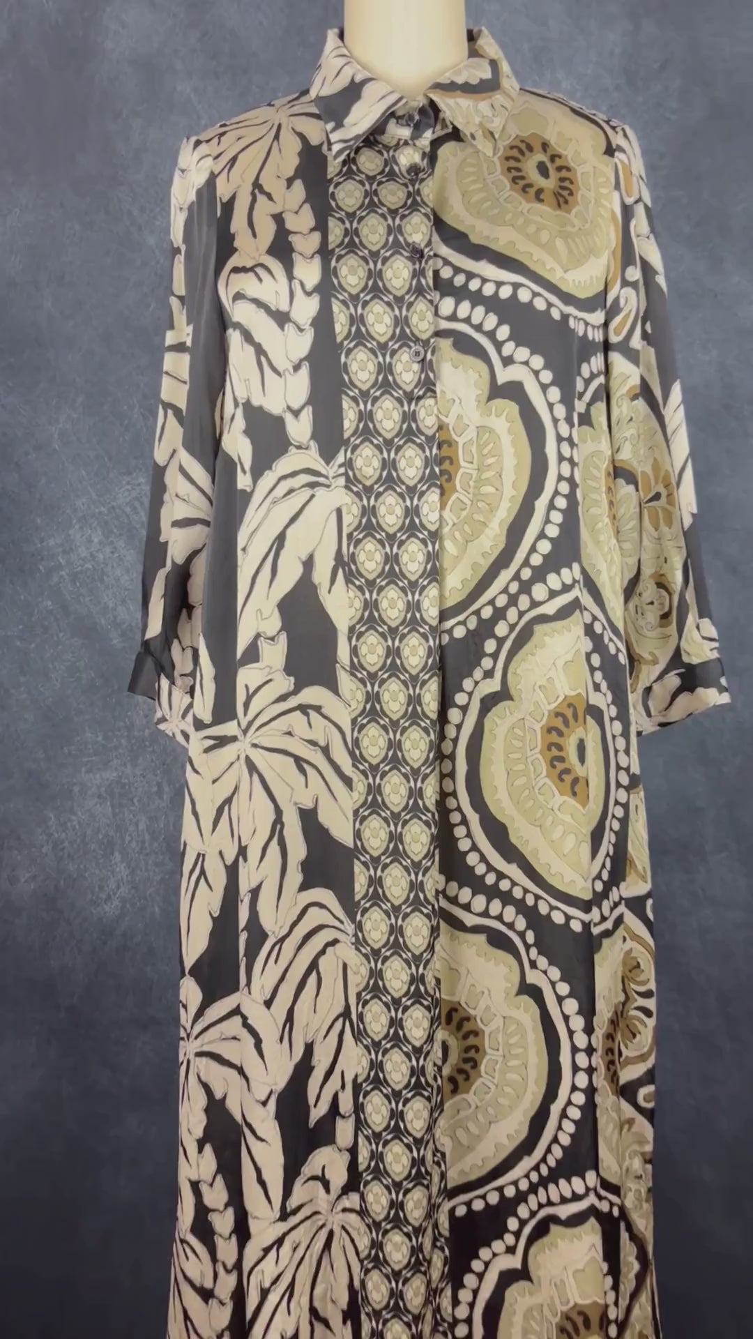 Robe style caftan à motifs magnifiques beige, noir, tan Shirtaporter, taille estimée à small/medium. Vue de la vidéo qui présente tous les détails de la robe.