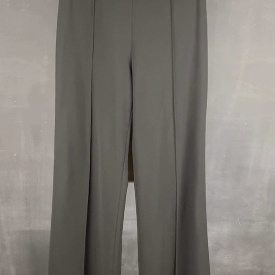 Pantalon noir jambe ample en ultra fin lainage Theory, taille 6. Vue de la vidéo qui présente tous les détails du pantalon.