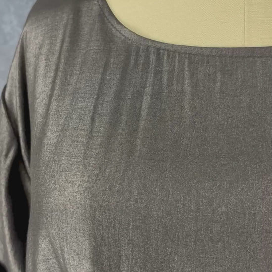 Robe scintillante noire Soaked in Luxury, taille small (peut aussi faire medium). Vue de la vidéo qui présente tous les détails de la robe.