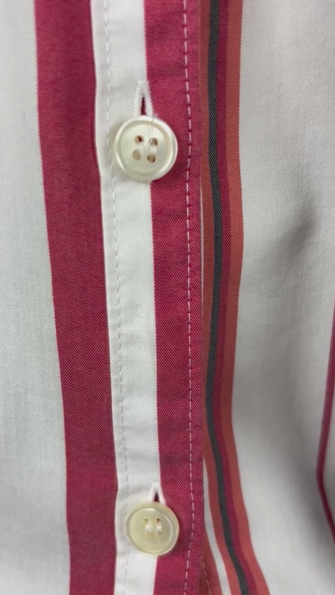 Pantalon rouge orangé à carreaux coupe droite Tristan, taille 6. Vue de la vidéo qui présente tous les détails du pantalon.