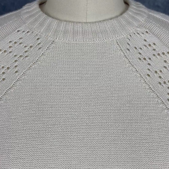 Chandail tricot de coton estival crème modèle Gala Dailystory, taille small. Vue de la vidéo qui présente tous les détails du chandail.