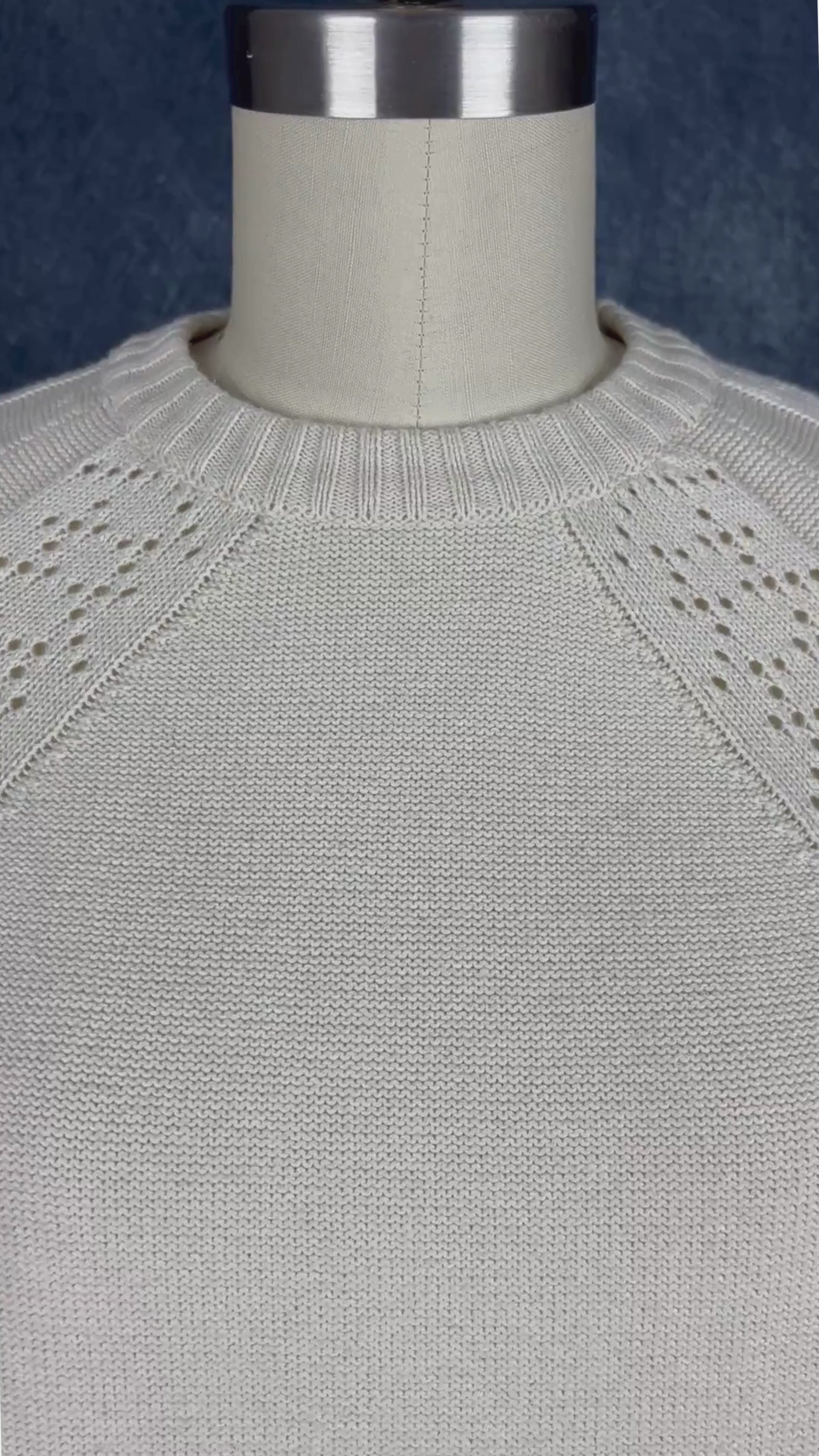 Chandail tricot de coton estival crème modèle Gala Dailystory, taille small. Vue de la vidéo qui présente tous les détails du chandail.