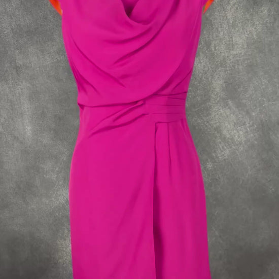 Robe fuchsia col drapé Marc Aurel, taille 34 (xs). Vue de la vidéo qui présente tous les détails de la robe.