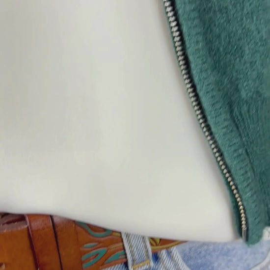 Jeans pâle coupe wedgie droit Levi's, taille 26. Vue de la vidéo qui présente tous les détails du jeans.