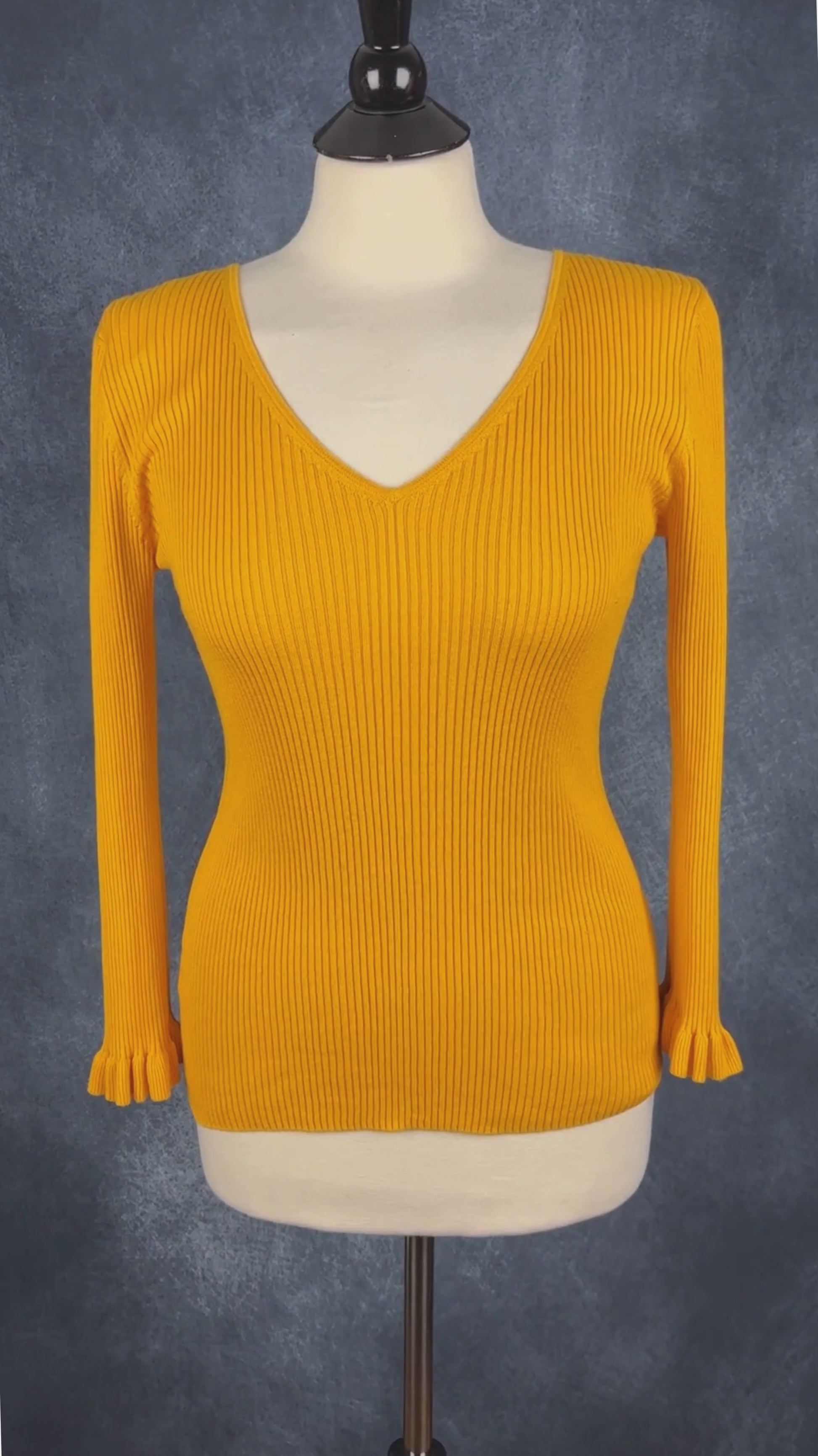 Chandail fin tricot soie et coton jaune safran Massimo Dutti, taille medium. Vue de la vidéo qui présente tous les détails du chandail.