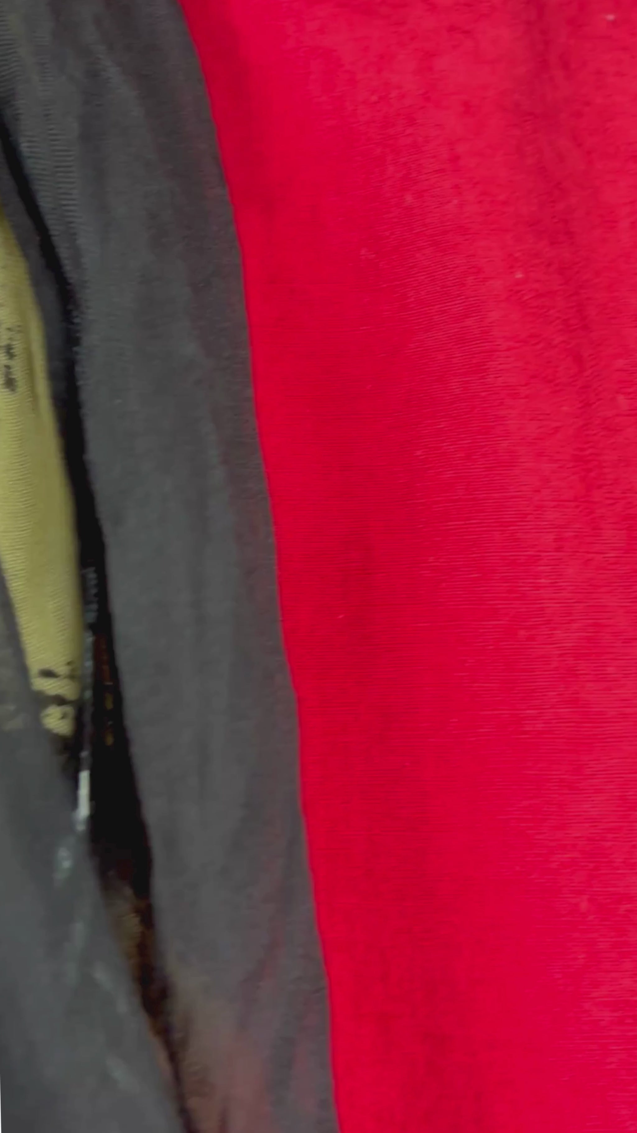Ensemble jupe et camisole en mélange de lin rouge tomaté Gap, taille medium. Vue de la vidéo qui présente tous les détails de l'ensemble.