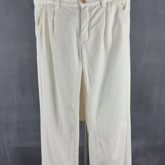 Pantalon à plis crème en Lyocell Anthropologie (taille 27). Vue de la vidéo qui présente tous les détails du pantalon.