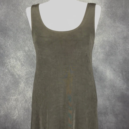 Robe de plage noire courte Lili Les Bains, taille 10 (medium). Vue de la vidéo qui présente tous les détails de la robe.