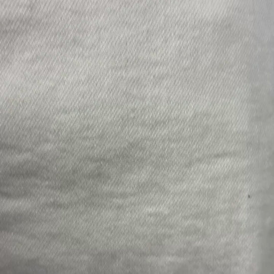 Jupe midi écru en denim Banana Republic, taille 10. Vue de la vidéo qui présente tous les détails de la jupe.