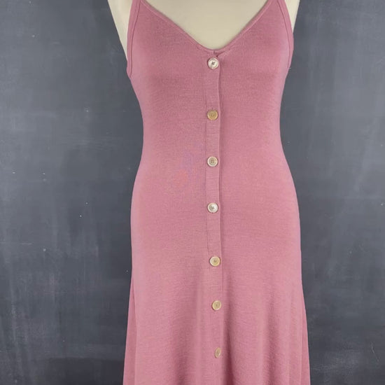 Robe boutonnée vieux rose Wilfred Free, taille medium. Vue de la vidéo qui présente tous les détails de la robe.