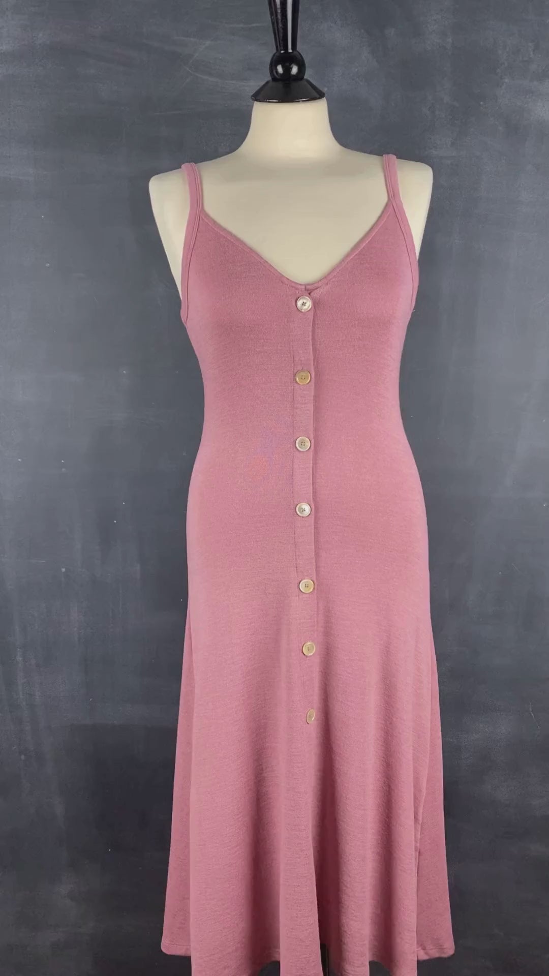 Robe boutonnée vieux rose Wilfred Free, taille medium. Vue de la vidéo qui présente tous les détails de la robe.