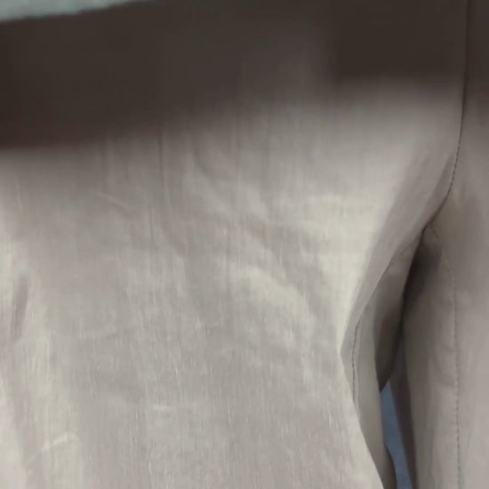 Pantalon gris vert écourté en mélange de lin Sarah Pacini, taille 2 (m). Vue de la vidéo qui présente tous les détails du pantalon.