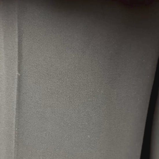 Pantalon noir classique moderne modèle Barrow, Lafayette 148 New York, taille 16. Vue de la vidéo qui présente tous les détails du pantalon.