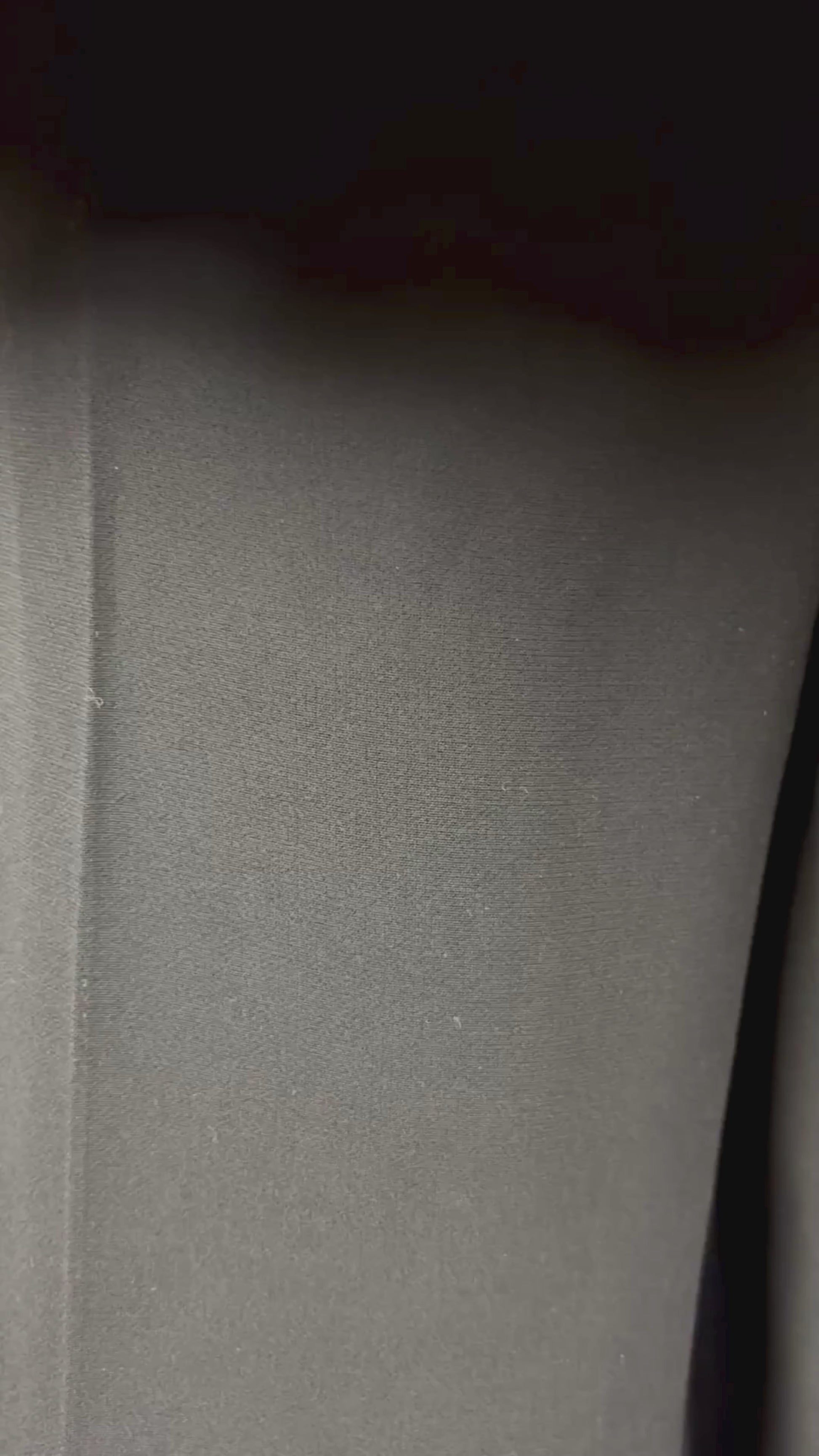 Pantalon noir classique moderne modèle Barrow, Lafayette 148 New York, taille 16. Vue de la vidéo qui présente tous les détails du pantalon.