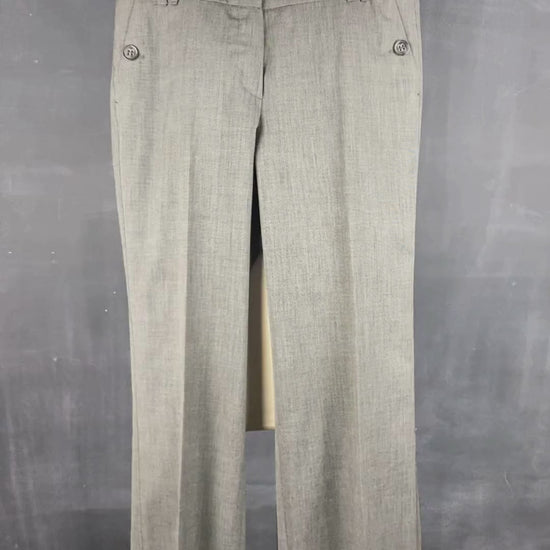 Pantalon gris droit fluide Gardeur, taille estimée à 6. Vue de la vidéo qui présente tous les détails du pantalon.