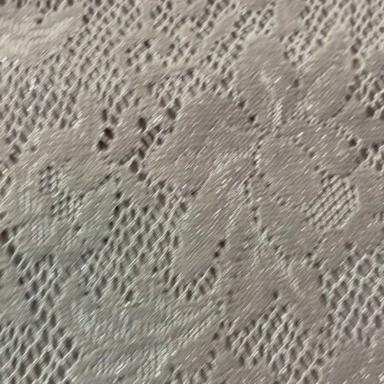 Camisole kaki en dentelle étincelante Luisa Cerano, taille 8. Vue de la vidéo qui présente tous les détails de la camisole.