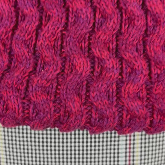 Chandail framboise en tricot de coton torsadé Gap, taille small. Vue de la vidéo qui présente tous les détails du chandail.