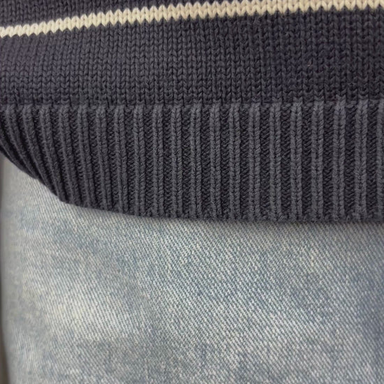 Jeans pâle à braguette boutonnée coupe droite légèrement ballon, Yoga Jeans, taille 28. Vue de la vidéo qui présente tous les détails du jeans.