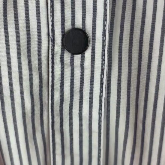 Blouse à rayures et ourlet asymétrique Scotch & Soda, taille xs. Vue de la vidéo qui présente tous les détails de la blouse.