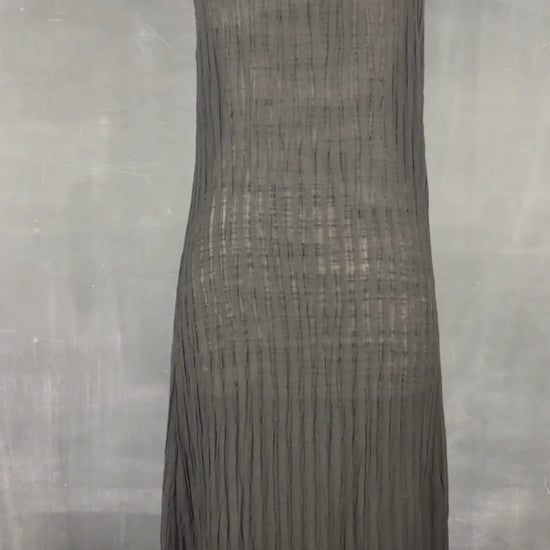 Robe longue noire Kaliyana, taille small. Vue de la vidéo qui présente tous les détails de la robe.