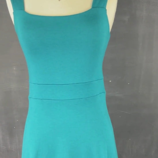 Robe turquoise foncé Cherry Bobin, taille xs. Vue de la vidéo qui présente tous les détails de la robe.