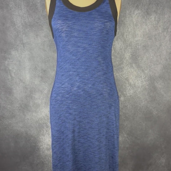 Robe longue de plage bleue Diesel, taille xs. Vue de la vidéo qui présente tous les détails de la robe.