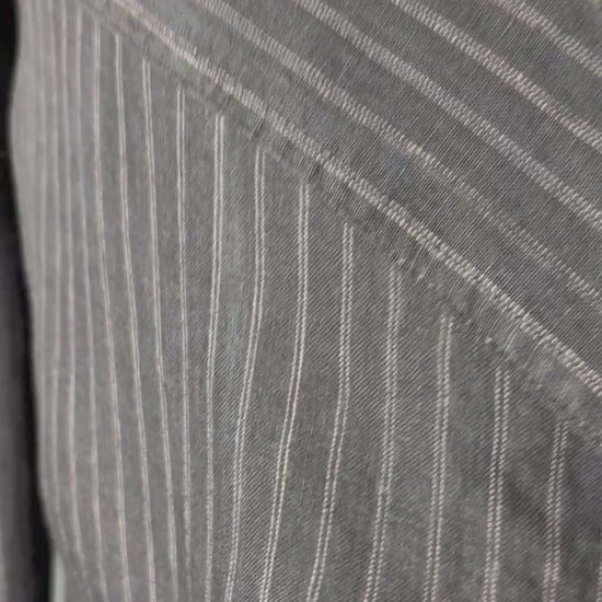 Blazer en lin à rayures Tristan & Iseut, medium.  Vue de la vidéo qui présente tous les détails de la veste.