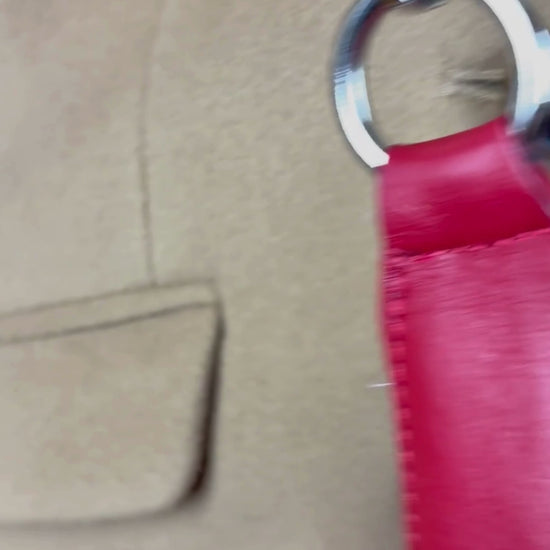Manteau chameau en mélange de laine Esprit, taille 6. Vue de la vidéo qui présente tous les détails du manteau.