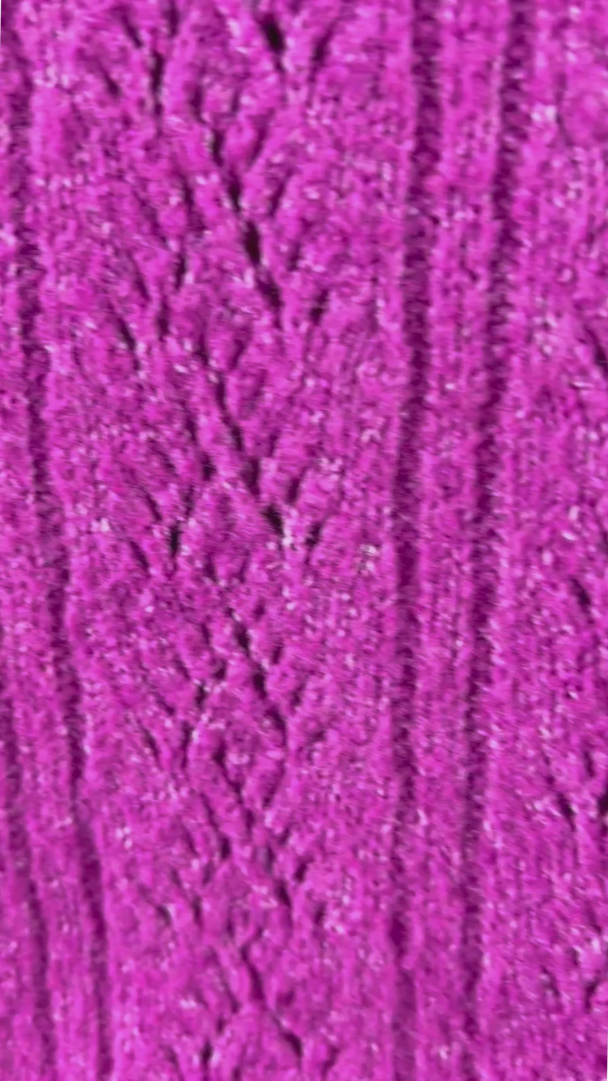 Chandail en tricot rose-mauve à col en V Joie, taille 2X (xl). Vue de la vidéo qui présente tous les détails du chandail.
