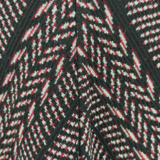 Robe tournoyante à motifs colorés BCBG MAXAZRIA, taille large (m/l). Vue de la vidéo qui présente tous les détails de la robe.